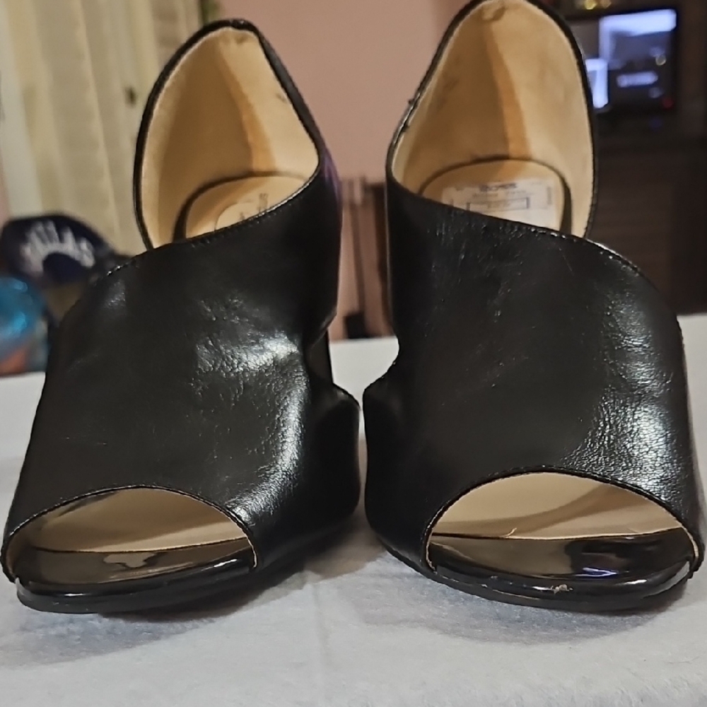 Life Stride Black Peep Toe Heels